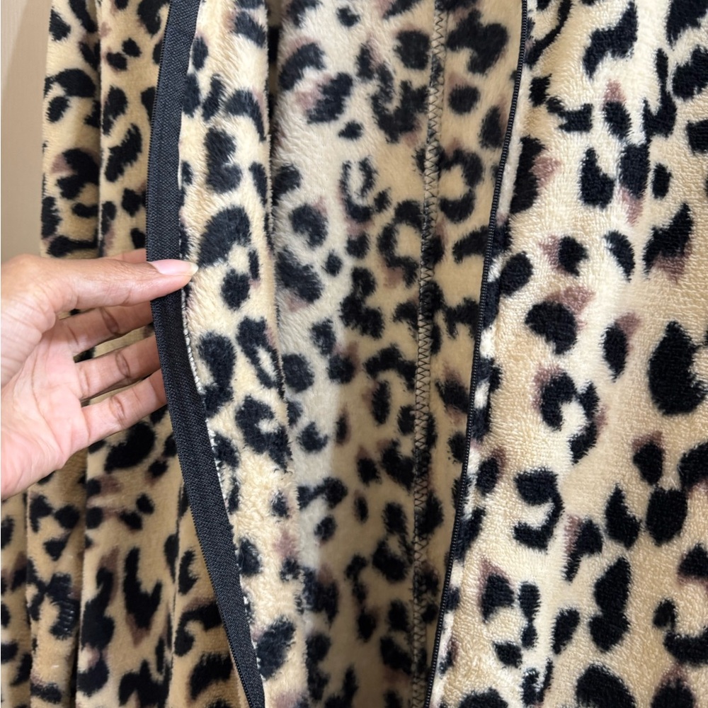 Leopard Print Hooded Onesie - Picture 6 of 6